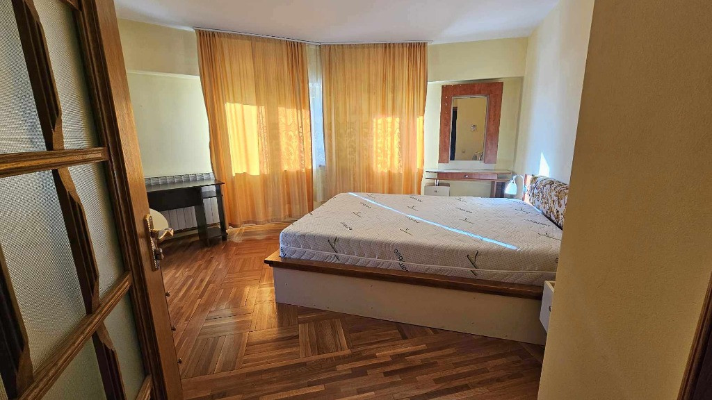 Apartament 3 camere , CENTRAL - ,INDEPENDENTEI
