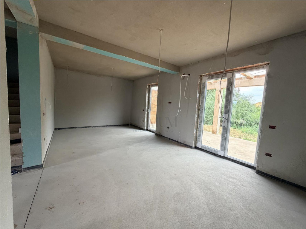 Duplex individual superb - 5 camere - zona excelenta - canal