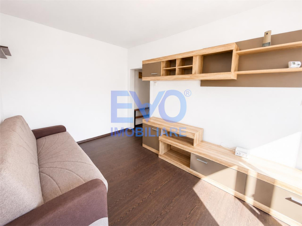 Apartament cu 3 camere, centrala termica, etajul 3, zona Tat
