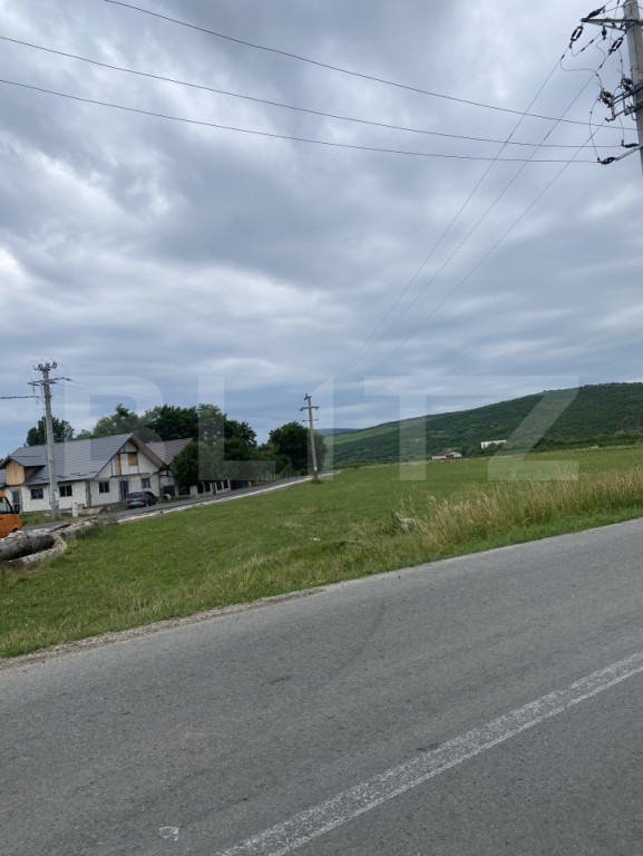 Teren intravilan de vanzare, 28 arii, la 10 minute de Bistri