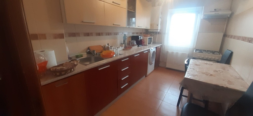 Dobrogei, 3 camere, etaj 4, acoperis nou, 78000E