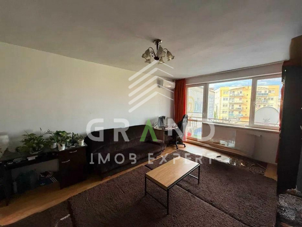 Apartament 47mp, etaj intermediar, bloc cu lift, în zona Th