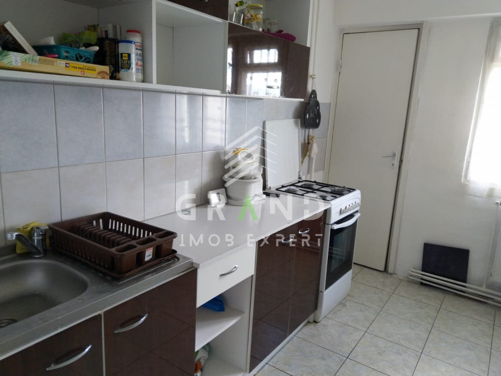 Proprietar vand apartament 4 camere,bucatarie,2 bai,Molnar Ioan Piuari