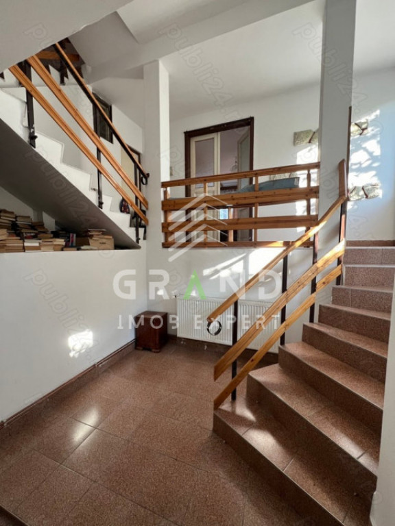 Casa 4 camere | 4 bai | 2 bucatarii | GARAJ | zona Semicentr