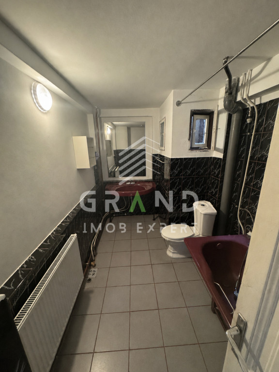 Casa 4 camere | 4 bai | 2 bucatarii | GARAJ | zona Semicentr