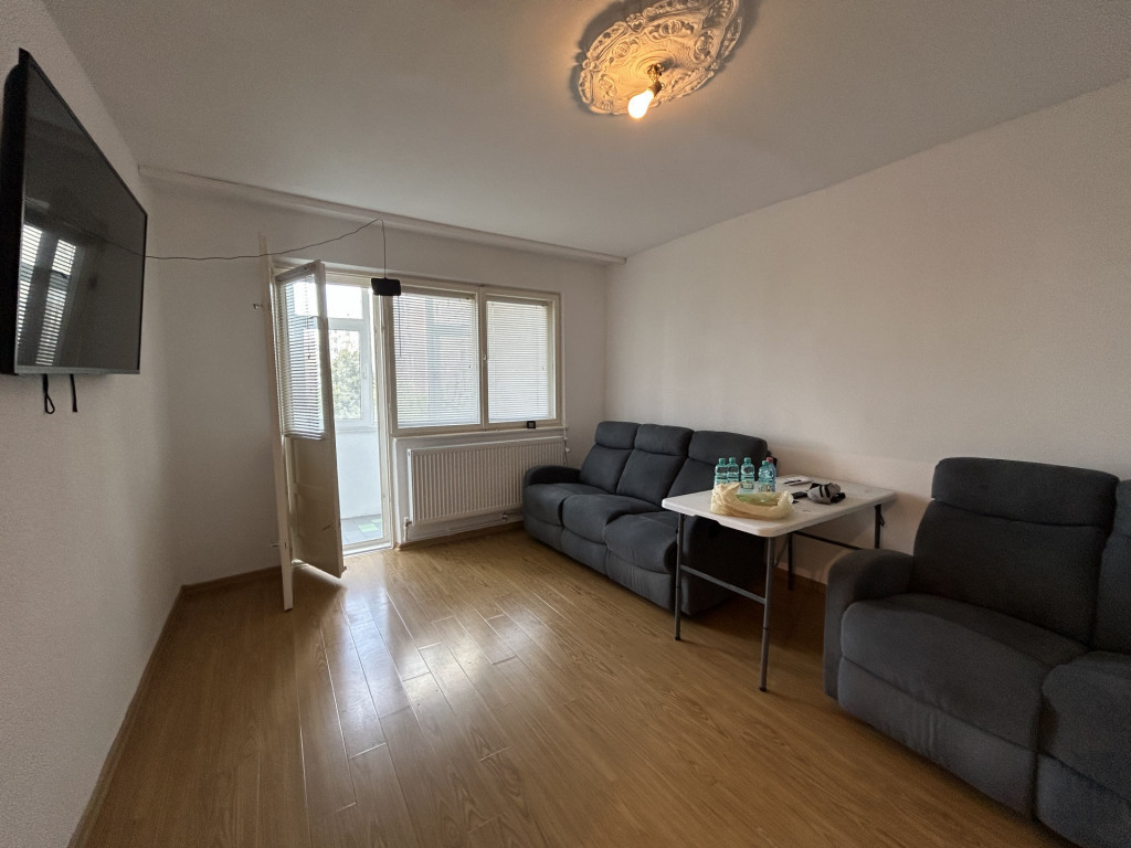 Apartament 3 camere decomandat, centrală gaz – zona Casa