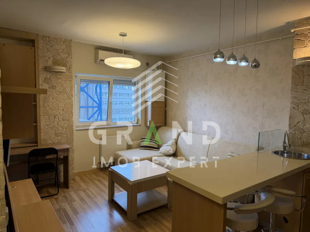 Apartament decomandat, zona Golden Tulip
