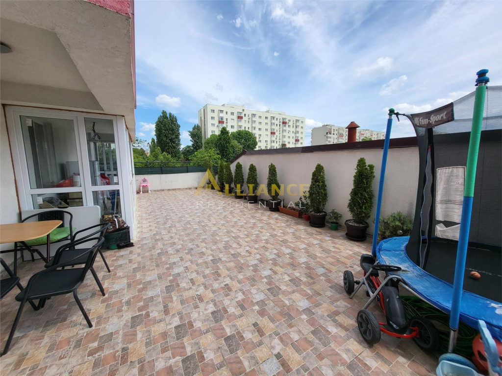 Luica Apartament 3 camere curte