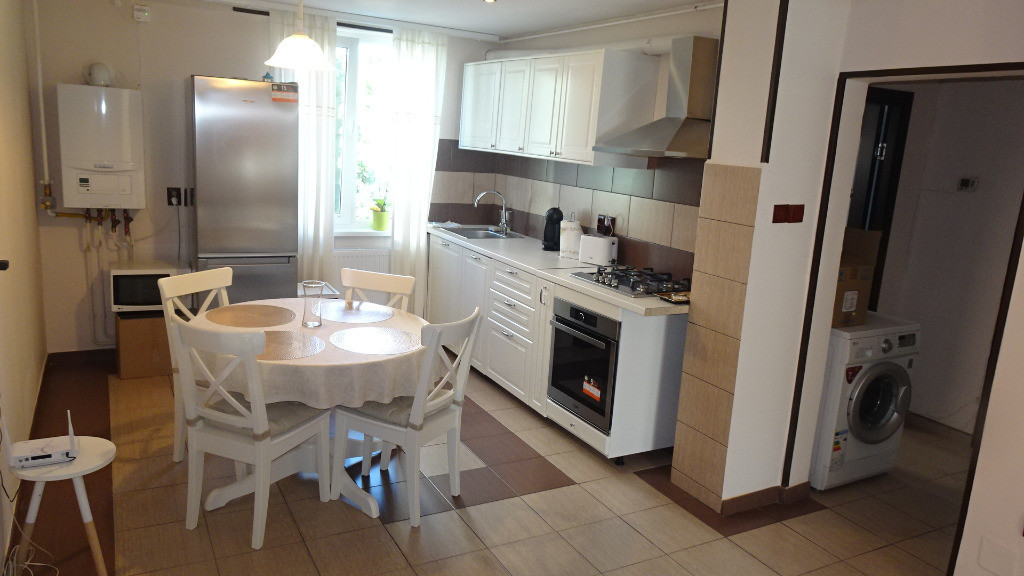 Inchiriez apartament cu 4 camere decomandat Deva, Kogalniceanu, et. 2