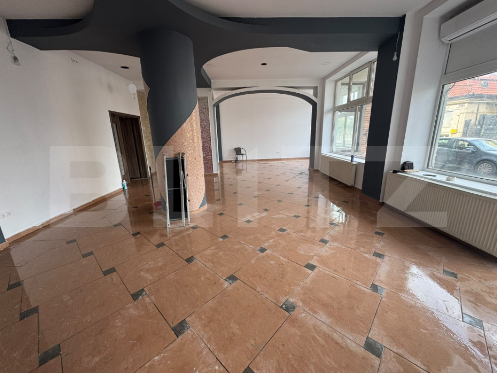 Spațiu de inchiriat, 107.89 mp, vitrină de 12m, Calea Doro