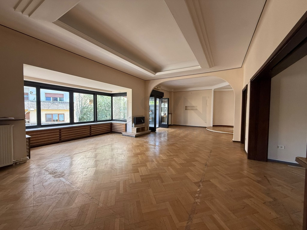 Apartament 5 camere I 241 mp utili I 2 locuri de parcare ...