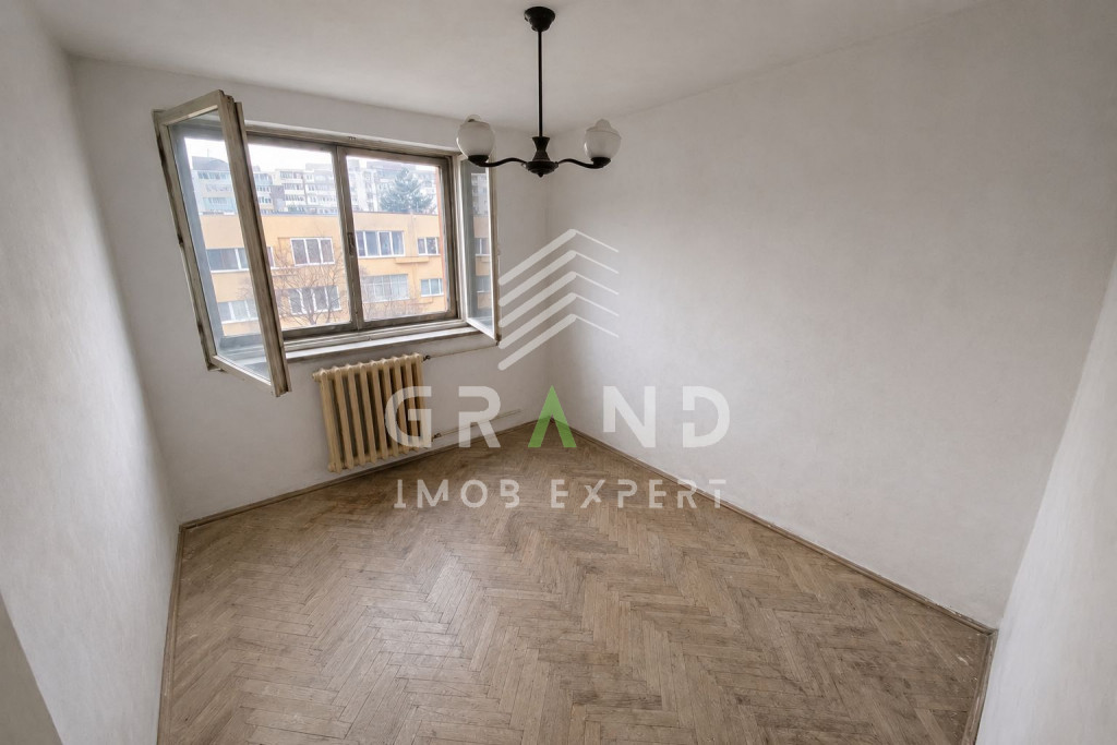 Apartament 3 camere, renovabil I zona Piata Flora I Mănăș
