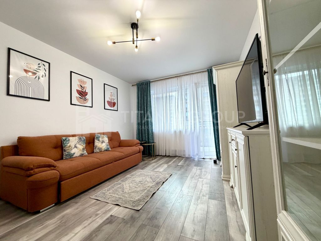 Apartament spatios 3 camere decomandat, parcare, zona Cor...