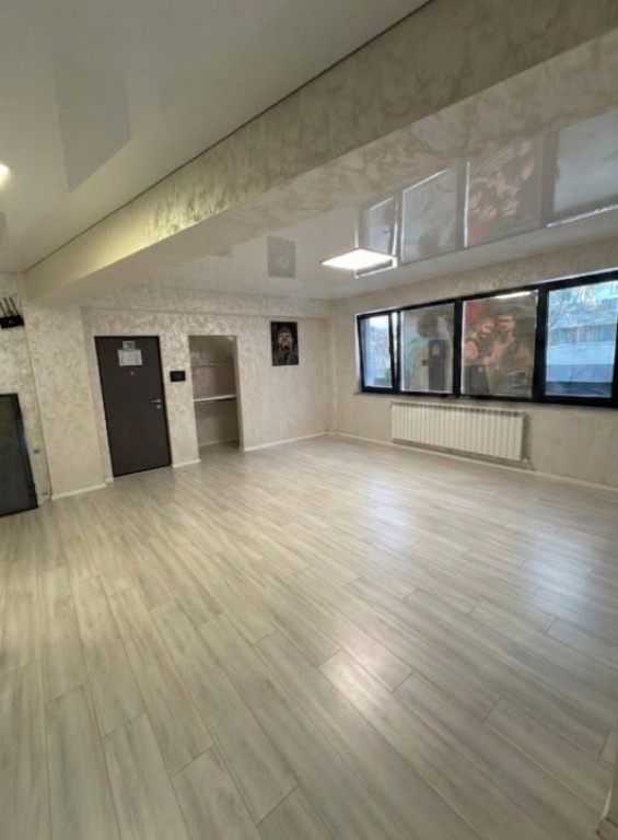 Spațiu comercial/birouri de închiriat in zona Trocadero, 7