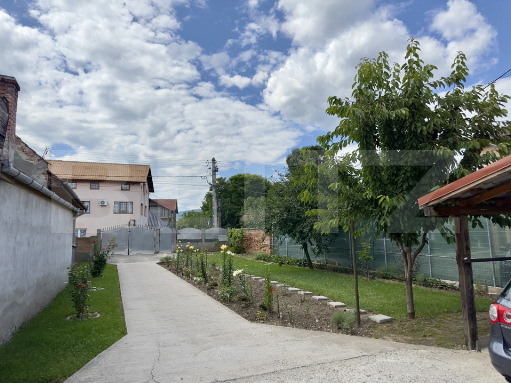 Casă cu teren, 100 mp, multiple posibilități de investiț