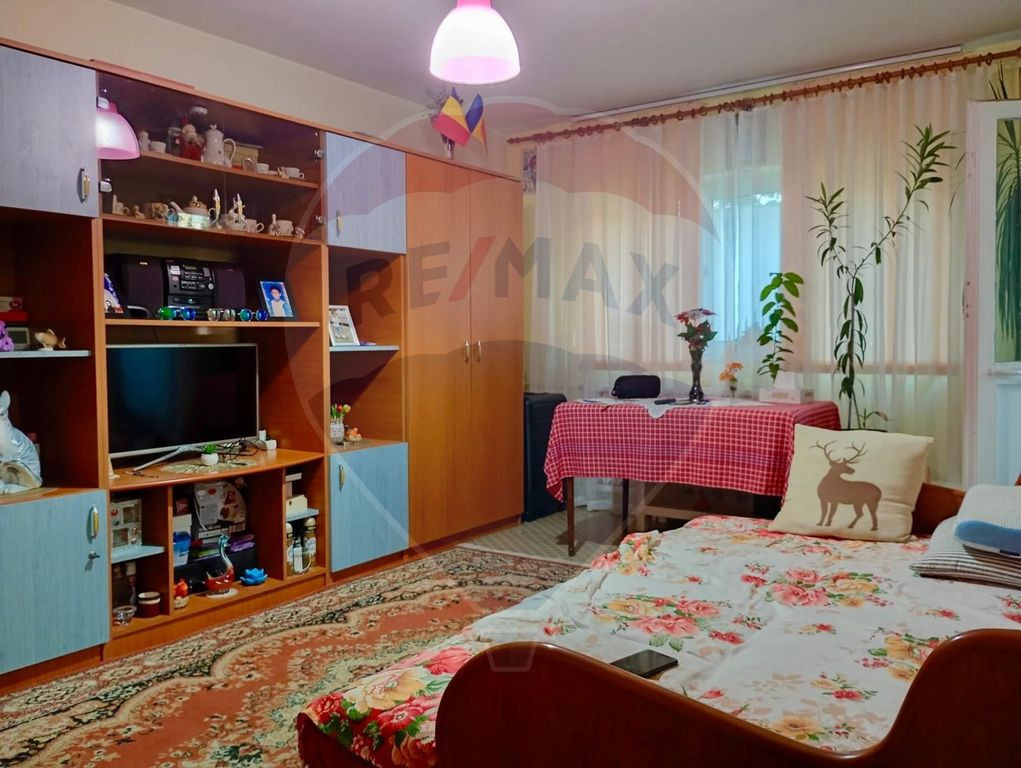 Casă batraneasca cu 3 camere-Oportunitate de Investiție...