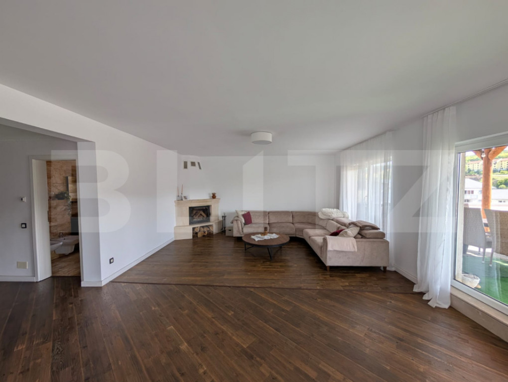 Penthouse cu 4 camere, 165 mp, terasa de 150 mp, 2 parcari,
