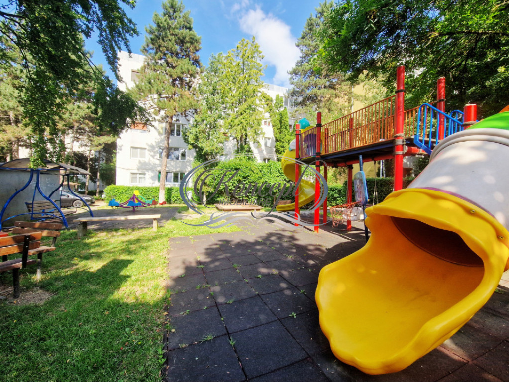 Apartament 3 camere, pet-friendly, 70 mp, zona: Academia de