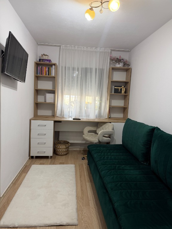 Vând apartament decomandat, Tg-Jiu, 2 camere, 39 mp, etaj 4/10