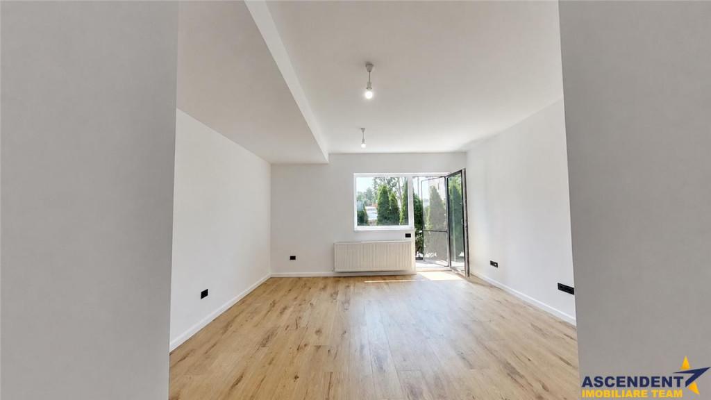 Garsoniera confort lux, totul nou, 40 mp utili, gradina cur