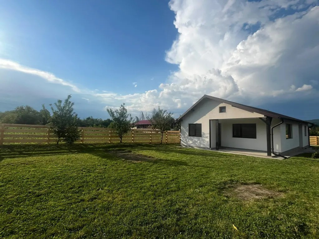 Casă nouă 700 mp teren | Lângă Lacul Vâlcele | Intimitate și liniște