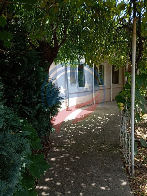 CASA RENOVABILA + 600 MP TEREN - BARIERA VALCII