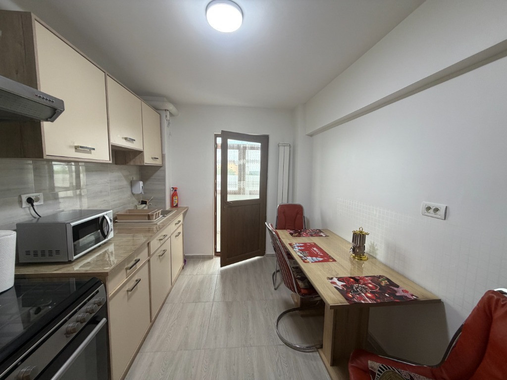 Apartament 3 camere,str.Victoriei