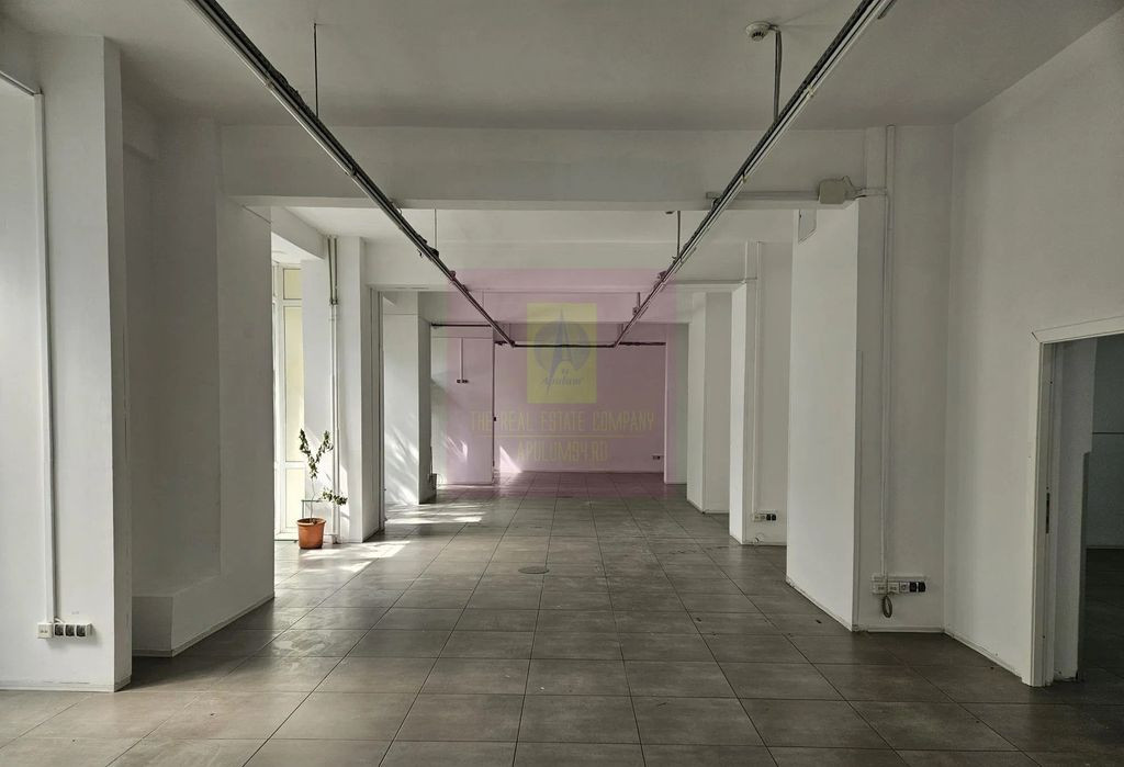 Spatiu comercial Calea Serban Voda, 261 mp, vitrina 20ml,...