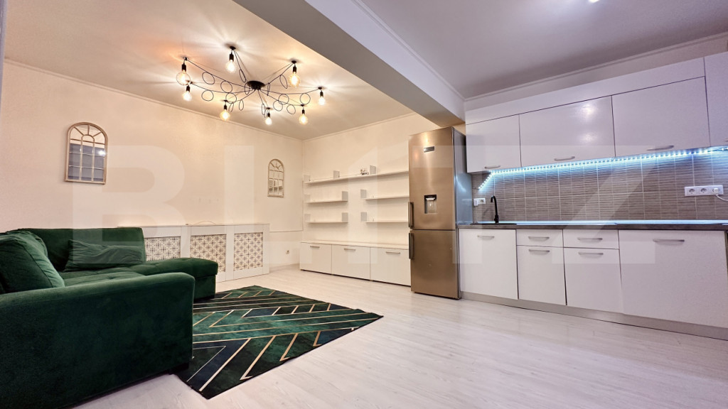 Apartament de vanzare, 3 camere, terasă 12 mp, mobilat și