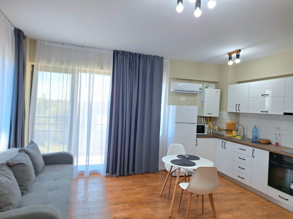 Proprietar Mamaia Sat prima linie la Mare doua studiouri etaj 2 si 3