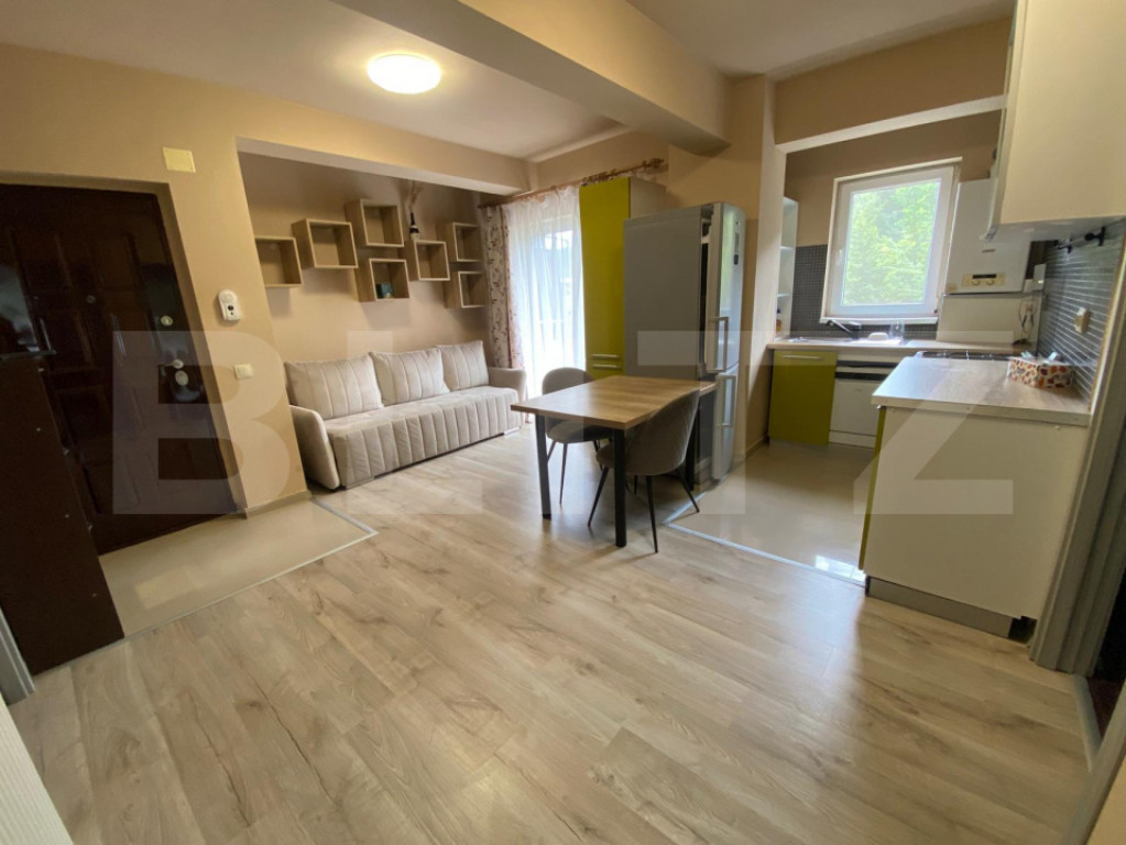 Apartament 3 camere, etaj 2, parcare, bloc cu lift, zona Edg