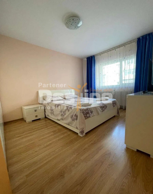 Apartament cu 2 camere decomandat 55 mp la etaj intermediar,