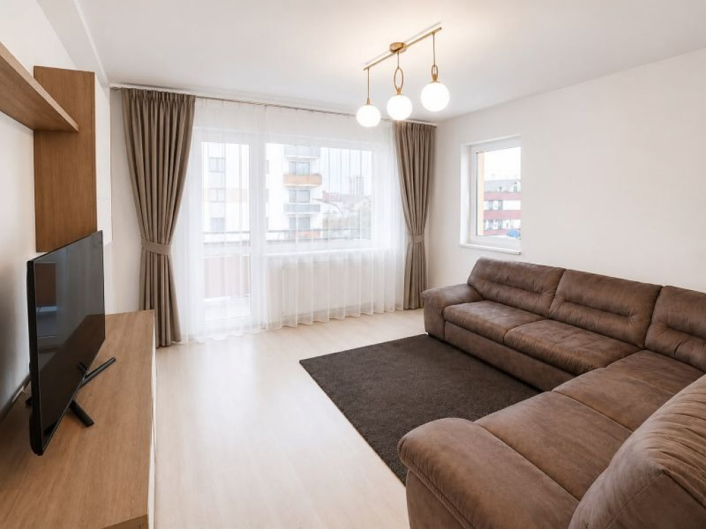 Apartament 3 camere,2 bai, decomandat, accesorizat, parcare