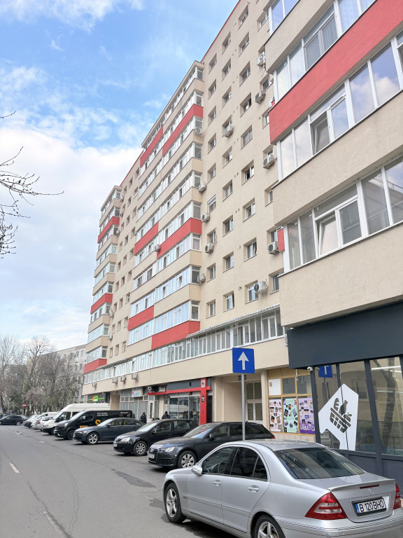 Apartament 3 camere, 74 mp, bloc 82, renovat, Berceni