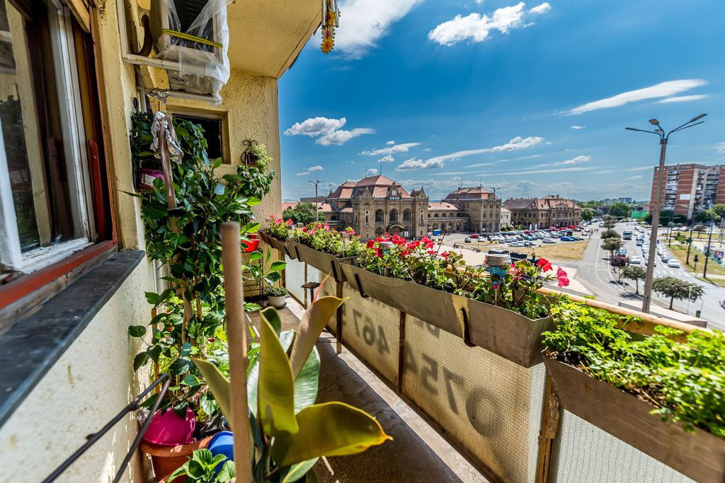 Apartament cu 4 camere decomandat cu vedere panoramica