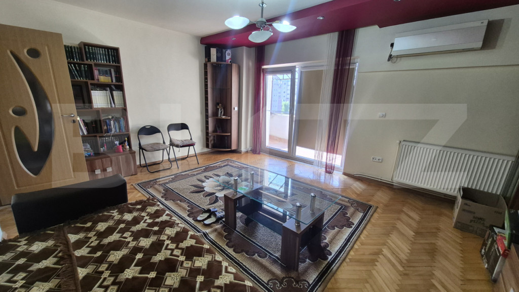 Apartament cu 3 camere de vanzare, 76,47 mp, in Carpati 2