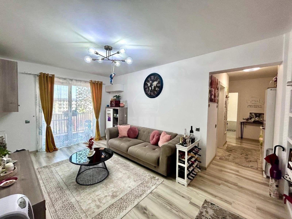 Apartament cu 3 camere, 90 mp, cu parcare si boxa la subsol,