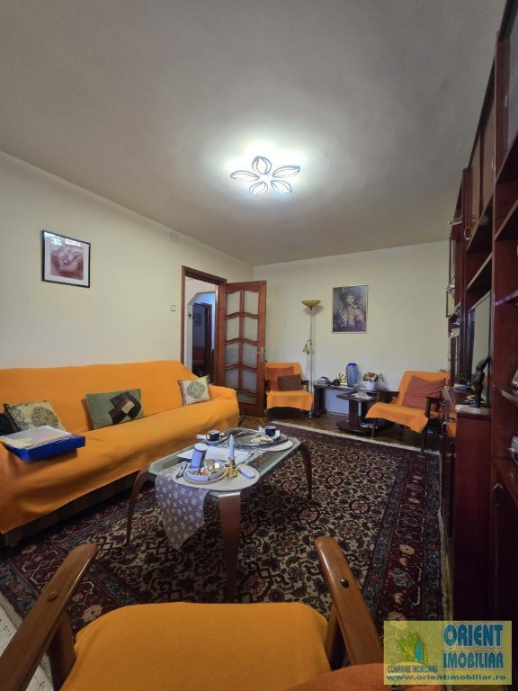 Tomis Nord, Rovere, de vanzare 3 camere, decomandat, gaze