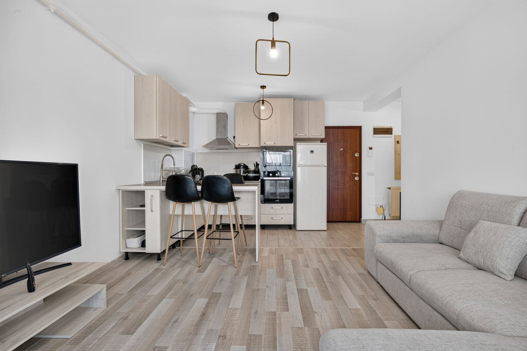 Apartament de 2 camere zona TRACTORUL,STUDIO