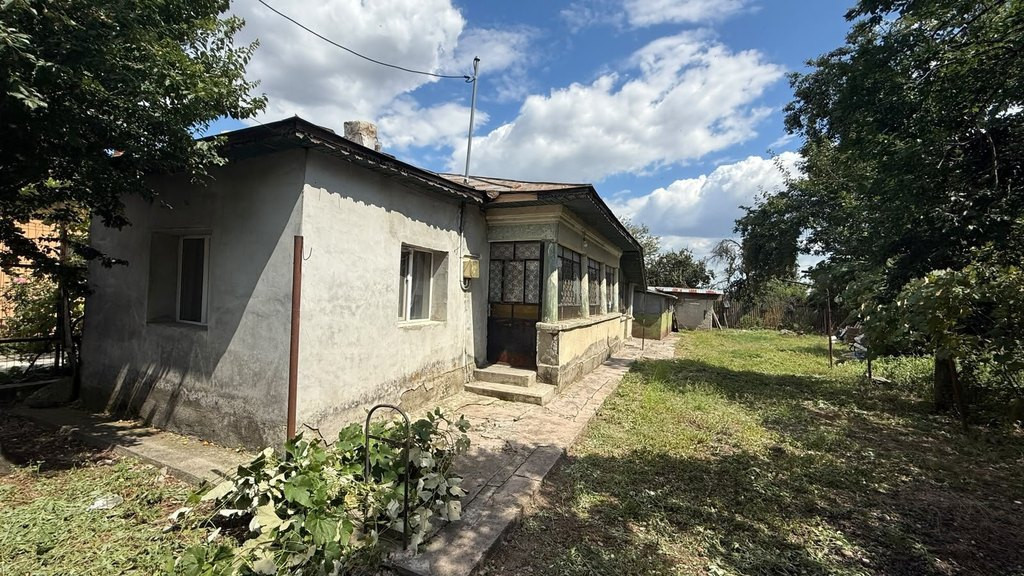 Casă rurală cu grădină mare, lângă București