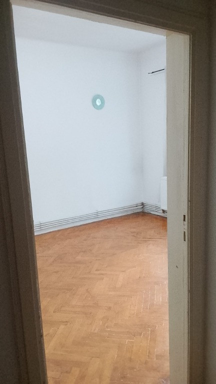 Apartament cu 3 camere decomandat în Universitate