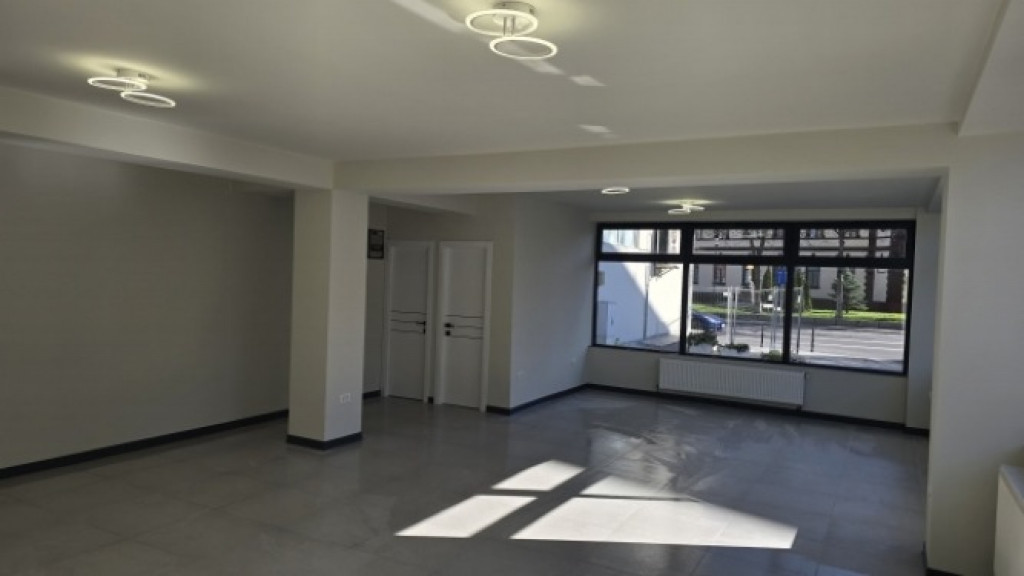 Inchiriez spatiu comercial 70mp utili,Centrul Civic, Brasov, 1.500euro