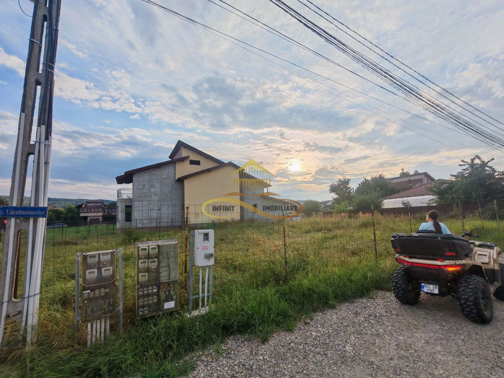 Vand casa batraneasca + Teren –zona REPUBLICII, Bacau, ...