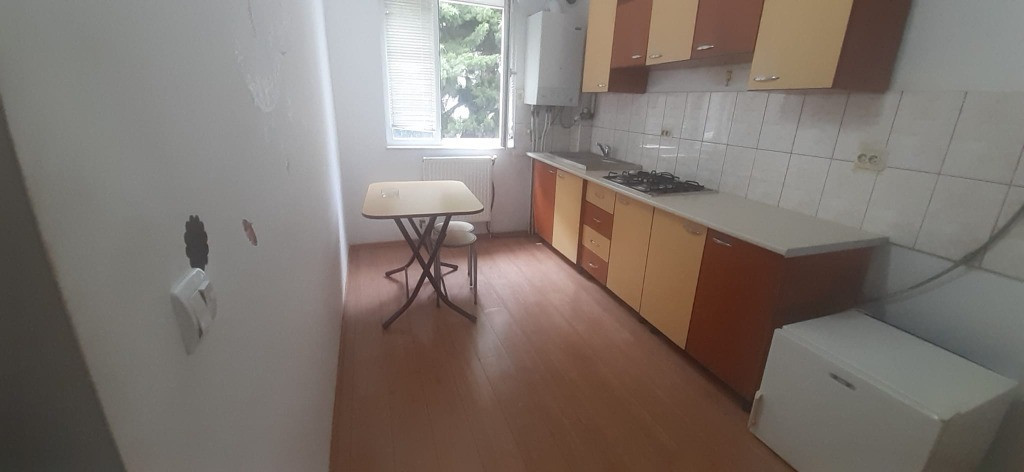 Zona Casa Tineretului, apartament cu o camera, etaj 1