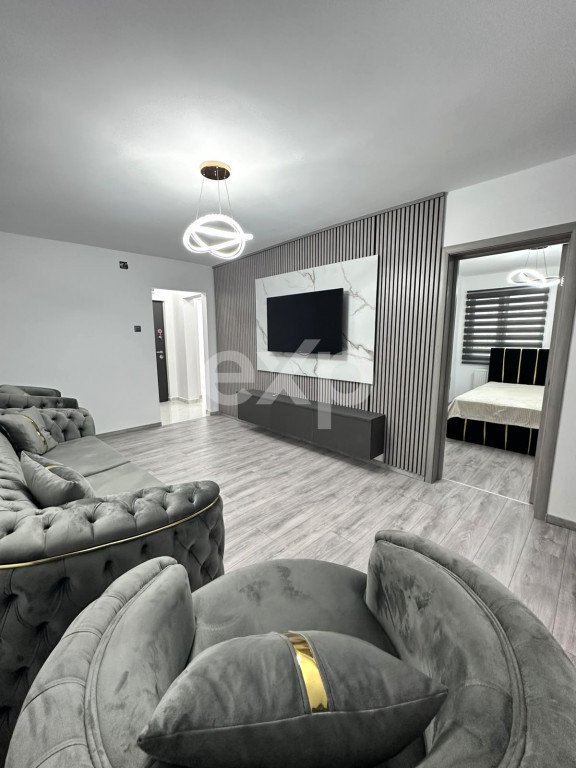 Apartament de vânzare – 3 camere , Micro 8 ,et 1