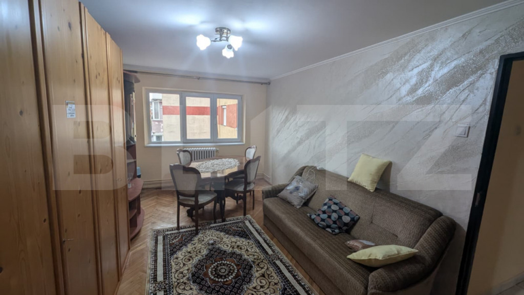 Apartament cu 2 camere, decomandat, 55 mp, 2 bai, zona Cetat