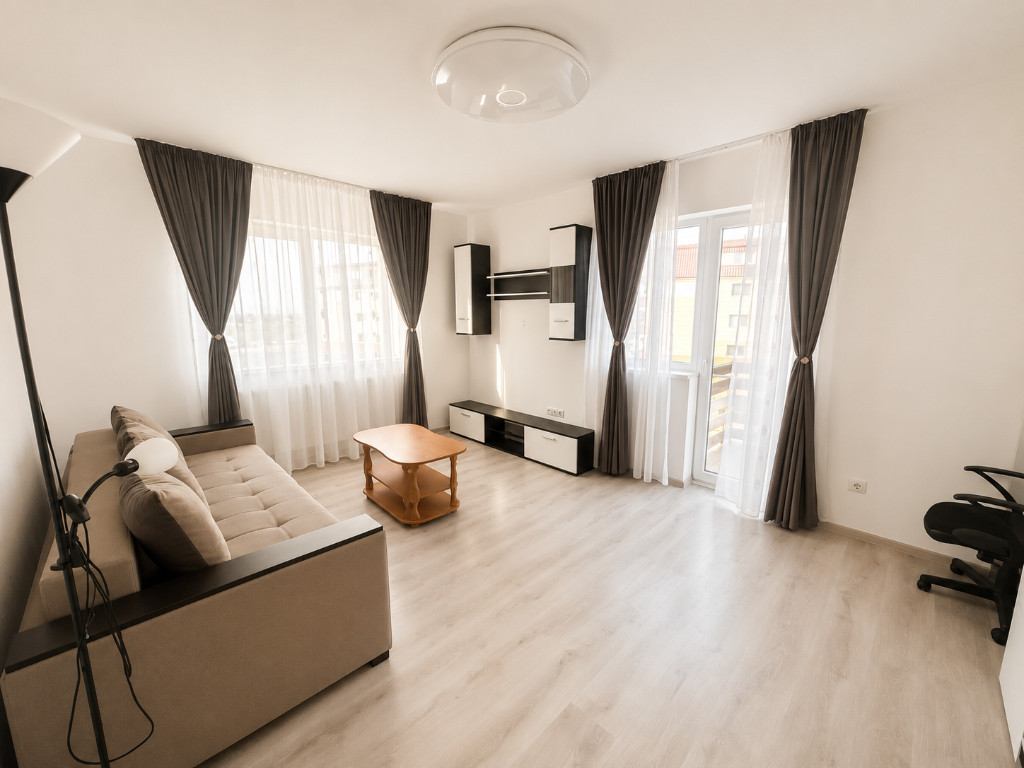 Apartament 2 camere, decomandat, spatios, mobilat, utilat, parcare!