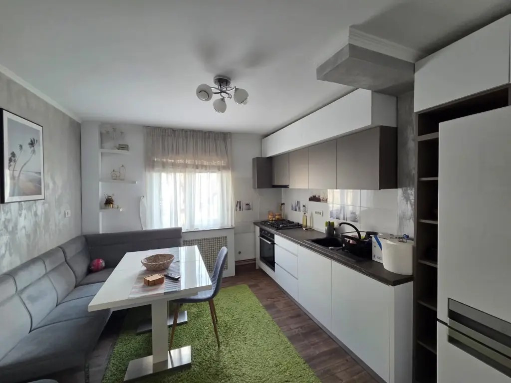 Apartament 3 camere, 2 balcoane, 2 bai, zona 1 Mai, Ramnicu Valcea