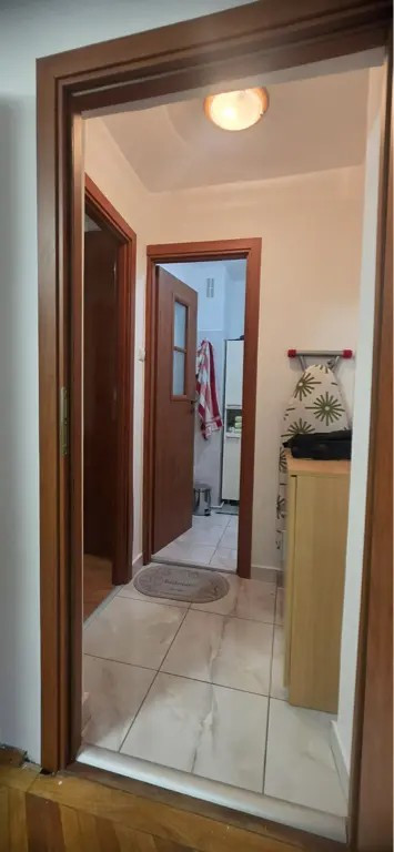 închiriez ap cu 2 camere