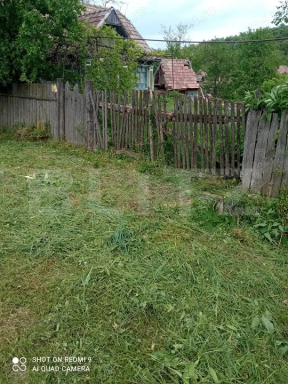 Casa individuala, 44 mp, teren 800 mp, utilități, zona Boi
